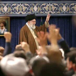 دیدار جمعی از مردم استان‌های کرمان و خوزستان با حضرت آیت‌الله خامنه‌ای رهبر معظم انقلاب اسلامی